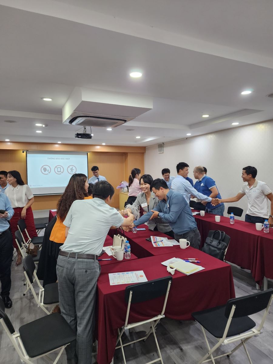 Các khách mời tham gia kết nối các thành viên
